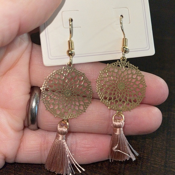 Gold and pink tassel dangle elegant Boutique earrings - Picture 5 of 5